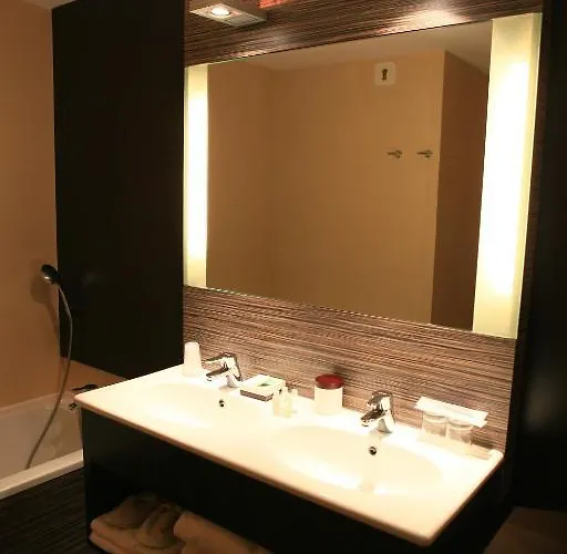 ホテル Le Senechal Sauveterre-de-Rouergue