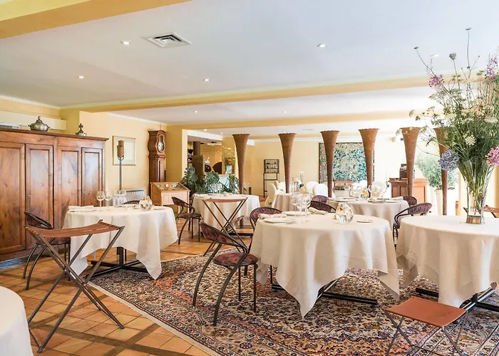 ホテル Le Senechal Sauveterre-de-Rouergue