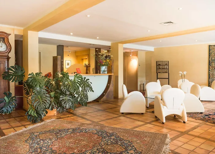 ホテル Le Senechal Sauveterre-de-Rouergue